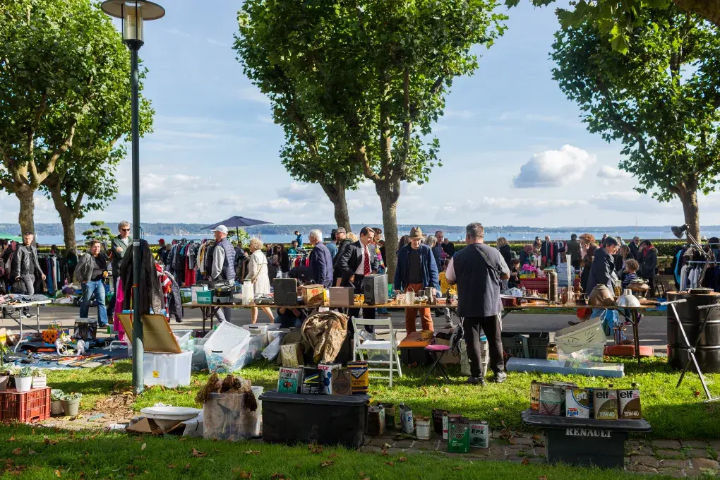 Vue de la foire saint Michel lors du déballage du cours Dajot