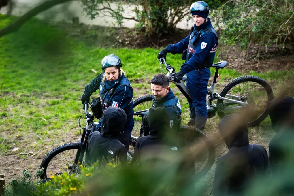 brigade de tranquillité en vélo dans un parc