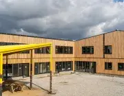 Un bâtiment vu de l'extérieur.