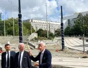 des hommes devant le chantier Mon réseau grandit 