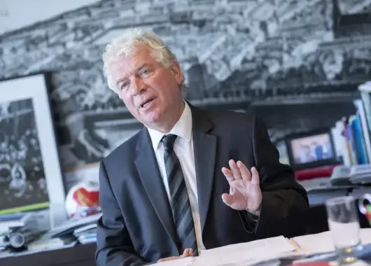Le maire de Brest prend la parole
