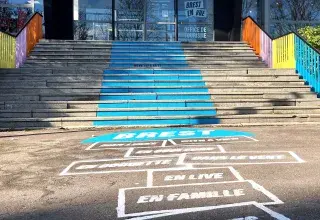 Vue de l'entrée du cercle naval, où est hébergé l'office du tourisme de Brest